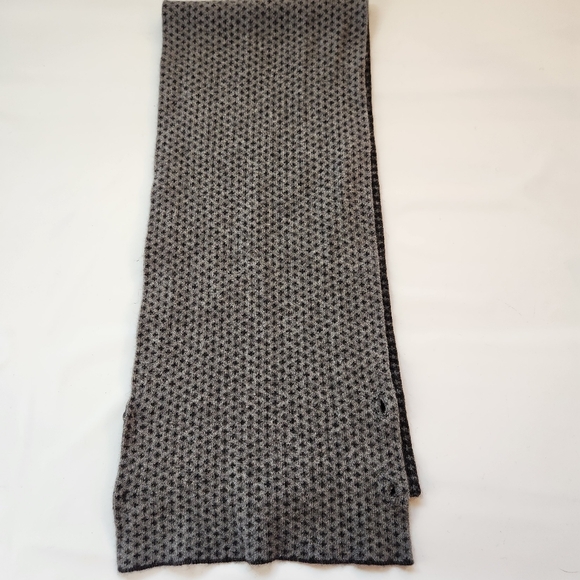 Cashmer Italy Bicolor Reversible Scarf Button Closure Reversible - Picture 4 of 9